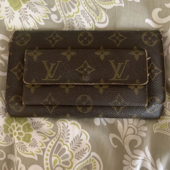 Louis Vuitton Wallet - Picture 2 of 14
